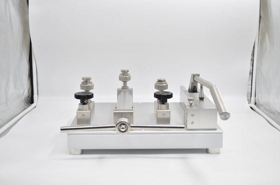 0.95-140bar Pneumatische vergelijkingspomp met uitgangsinterfaceverbinding M20X1.5Fx2 14Kgs
