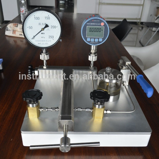 Ultrahoogdrukkalibratiepomp voor bereik 0-2500 bar en instelresolutie 1 kPa